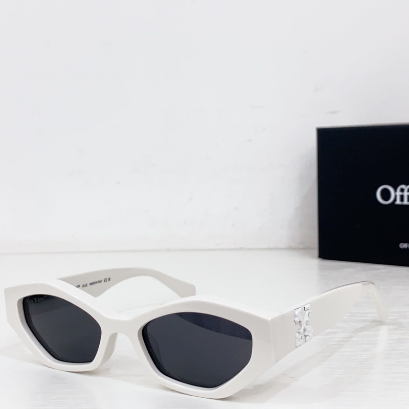 OFF WHITE